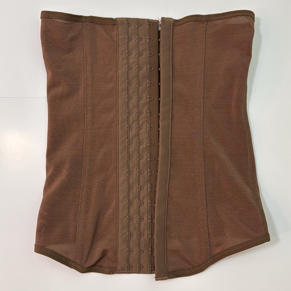 SKIMS M power mesh waist trainer - Picture 3 of 10